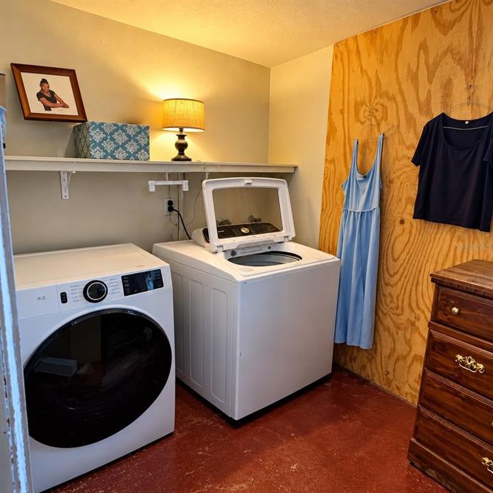 For Sale: $499,999 (2 beds, 1 baths, 1328 Square Feet)