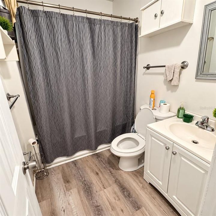 For Sale: $499,999 (2 beds, 1 baths, 1328 Square Feet)