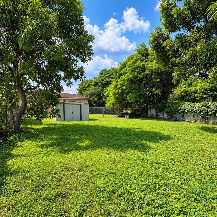 For Sale: $499,999 (2 beds, 1 baths, 1328 Square Feet)