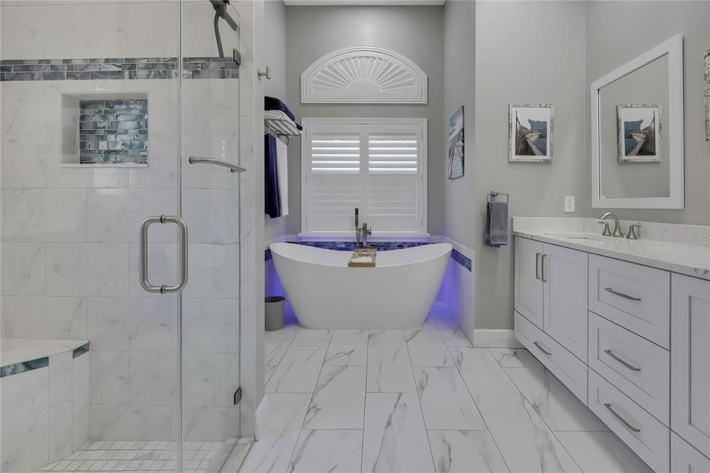 For Sale: $440,000 (2 beds, 2 baths, 1923 Square Feet)