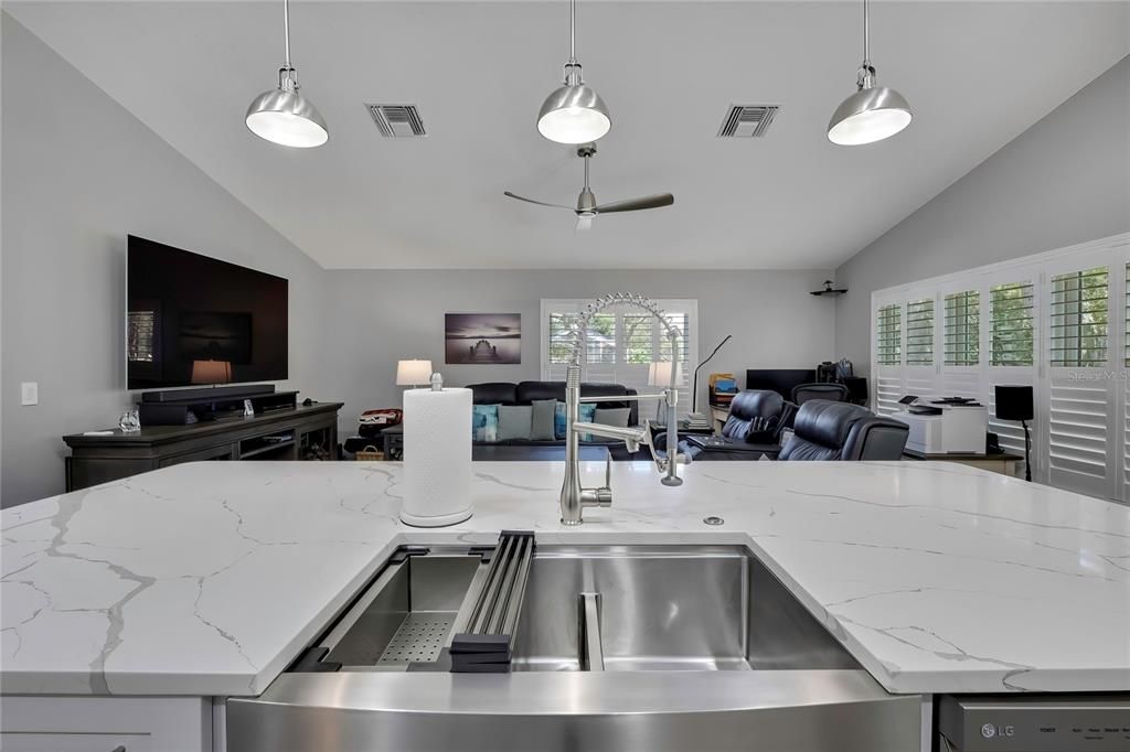 For Sale: $440,000 (2 beds, 2 baths, 1923 Square Feet)