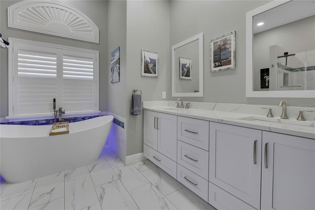 For Sale: $440,000 (2 beds, 2 baths, 1923 Square Feet)