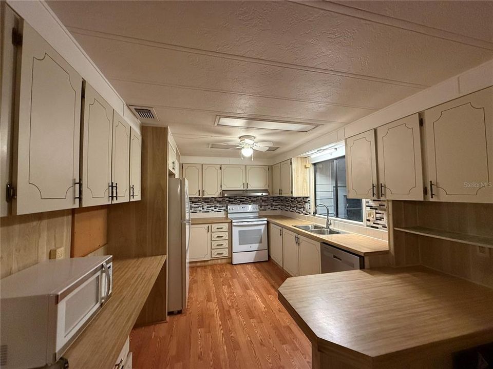 For Sale: $169,000 (2 beds, 2 baths, 1492 Square Feet)
