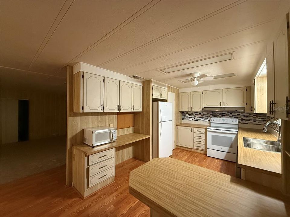 For Sale: $169,000 (2 beds, 2 baths, 1492 Square Feet)