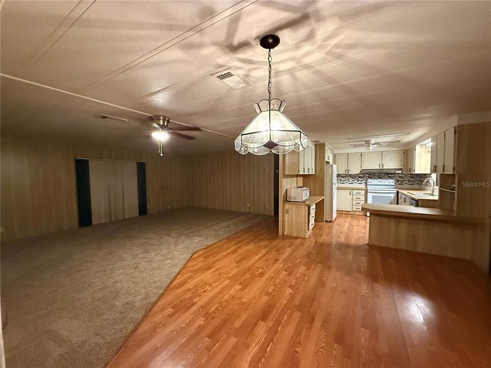 For Sale: $169,000 (2 beds, 2 baths, 1492 Square Feet)