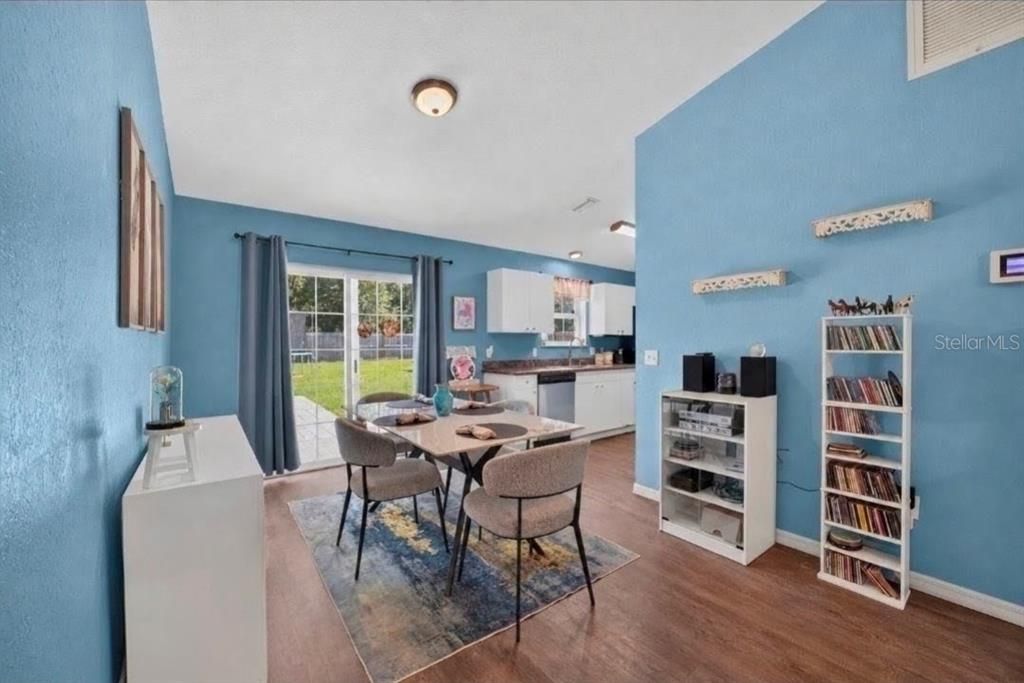 En Venta: $289,000 (3 camas, 2 baños, 1190 Pies cuadrados)