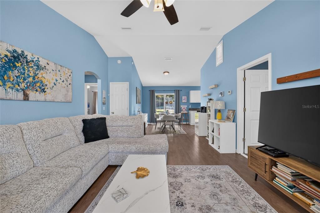 En Venta: $289,000 (3 camas, 2 baños, 1190 Pies cuadrados)
