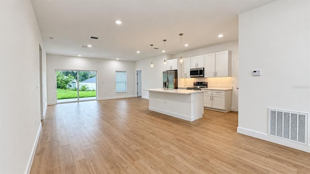 For Sale: $339,900 (4 beds, 3 baths, 1865 Square Feet)