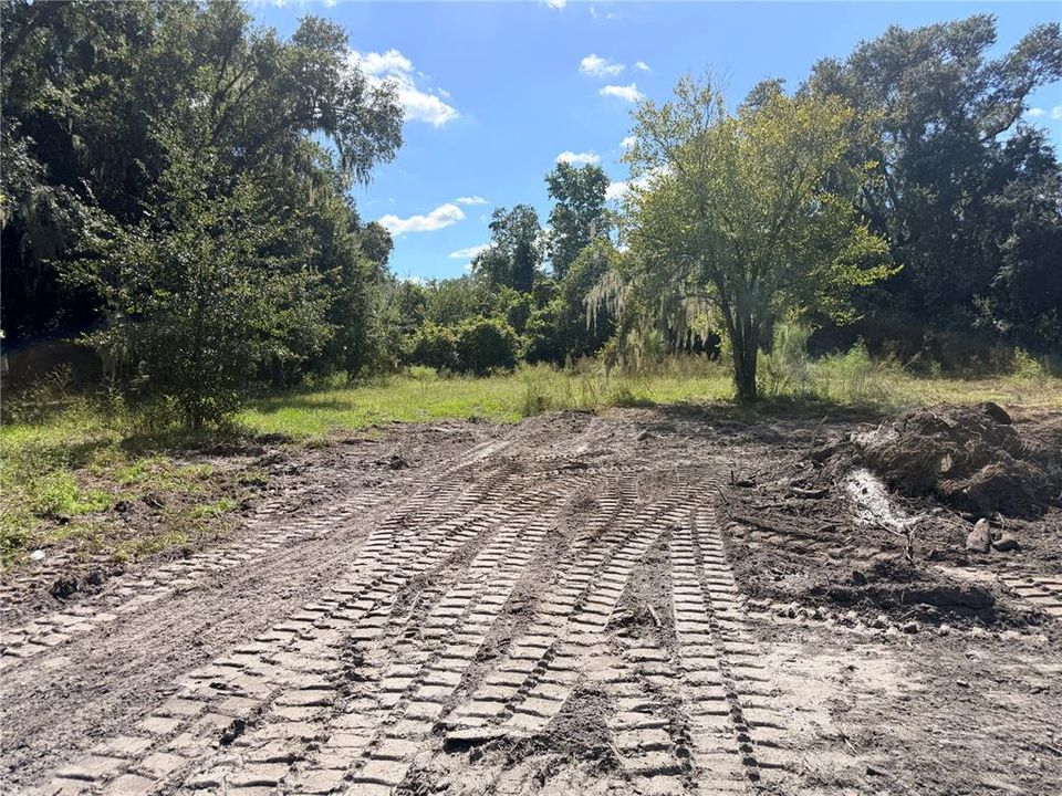 На продажу: $179,900 (1.21 acres)