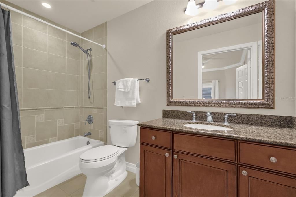 En Venta: $319,900 (3 camas, 3 baños, 1630 Pies cuadrados)