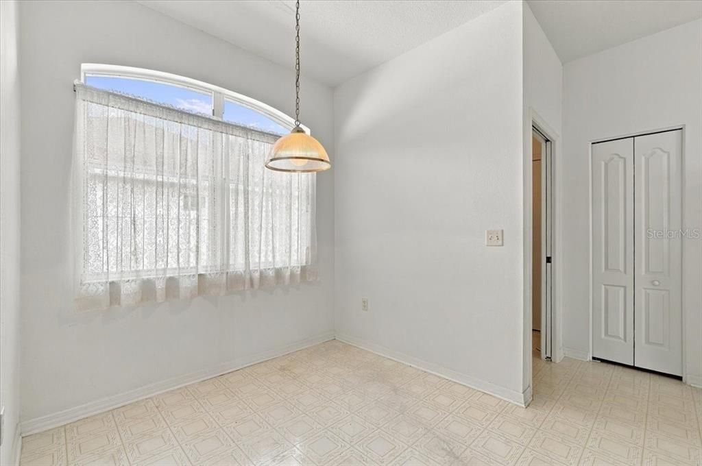 На продажу: $339,000 (4 спален, 2 ванн, 1787 Квадратных фут)