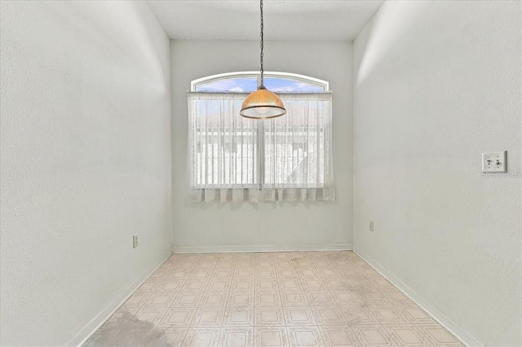 На продажу: $339,000 (4 спален, 2 ванн, 1787 Квадратных фут)