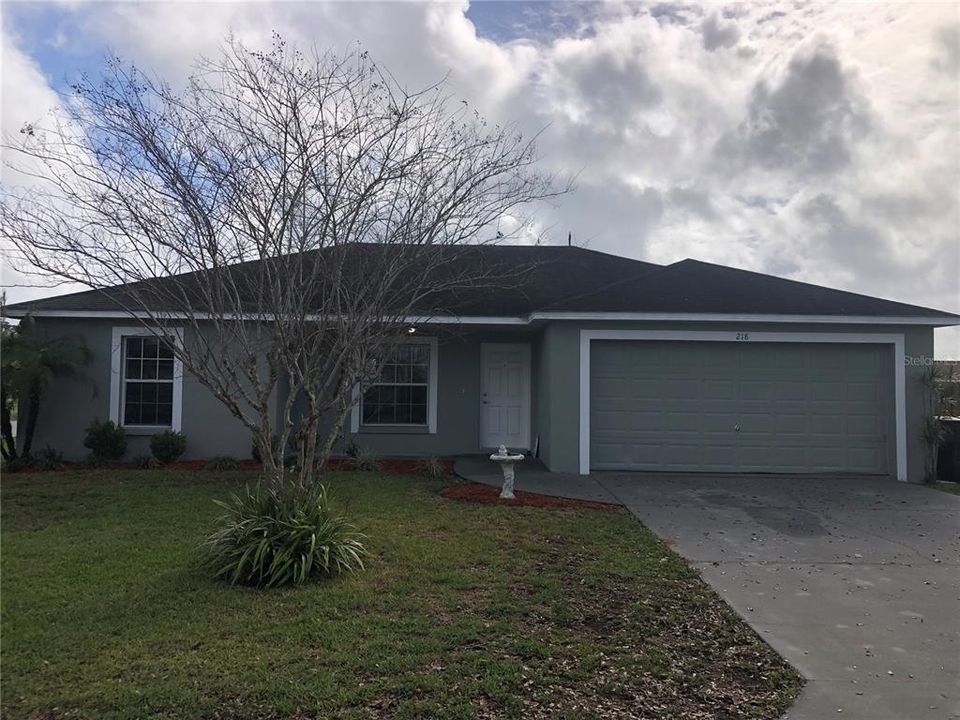 For Rent: $1,900 (3 beds, 2 baths, 1215 Square Feet)