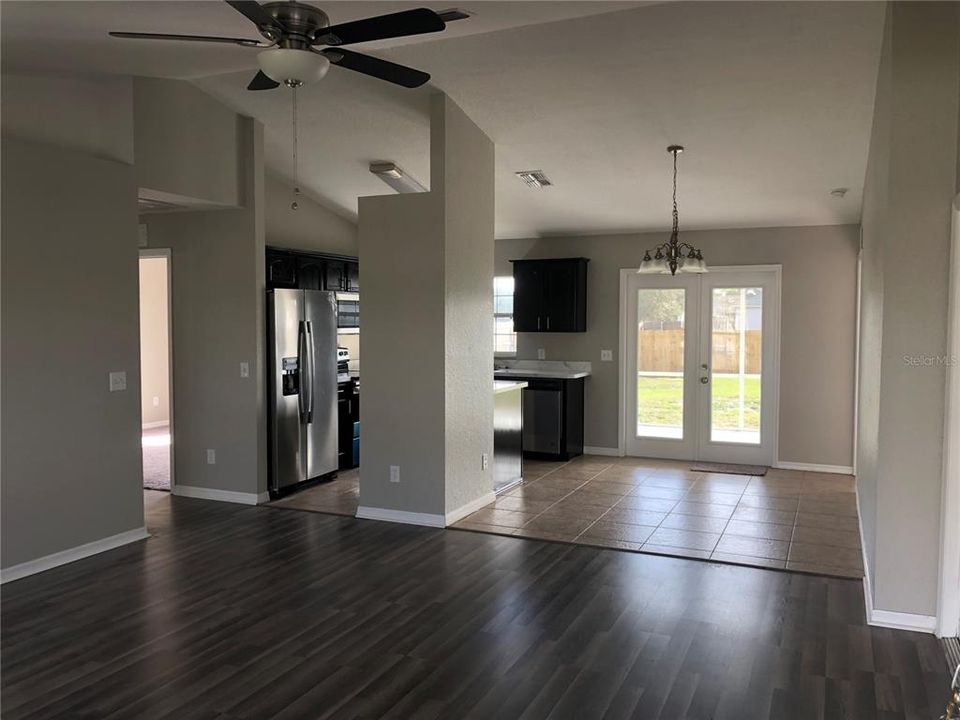 For Rent: $1,900 (3 beds, 2 baths, 1215 Square Feet)