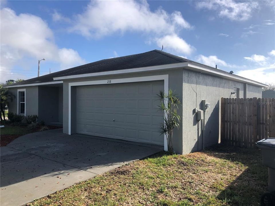 For Rent: $1,900 (3 beds, 2 baths, 1215 Square Feet)