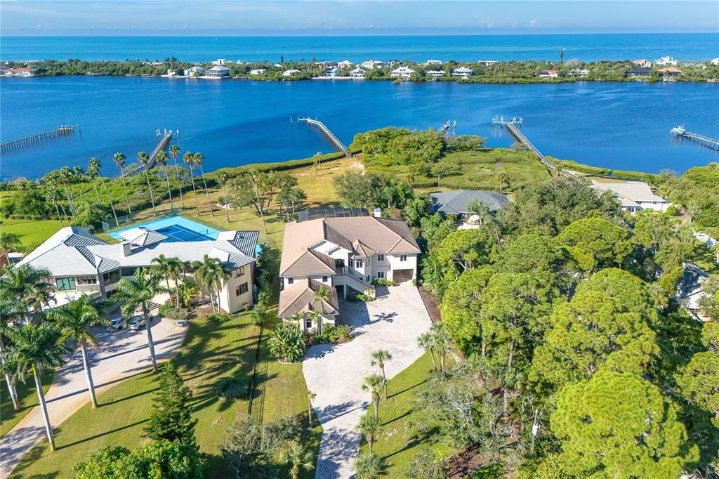 На продажу: $2,700,000 (4 спален, 2 ванн, 4204 Квадратных фут)