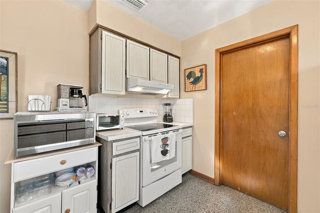 На продажу: $379,900 (3 спален, 1 ванн, 1082 Квадратных фут)
