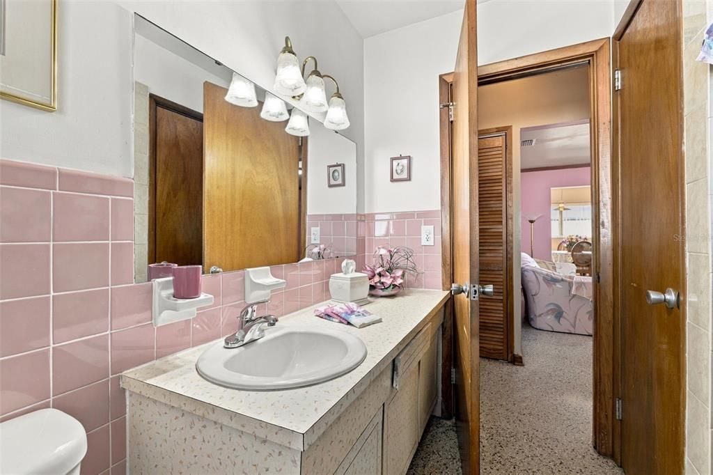 На продажу: $379,900 (3 спален, 1 ванн, 1082 Квадратных фут)