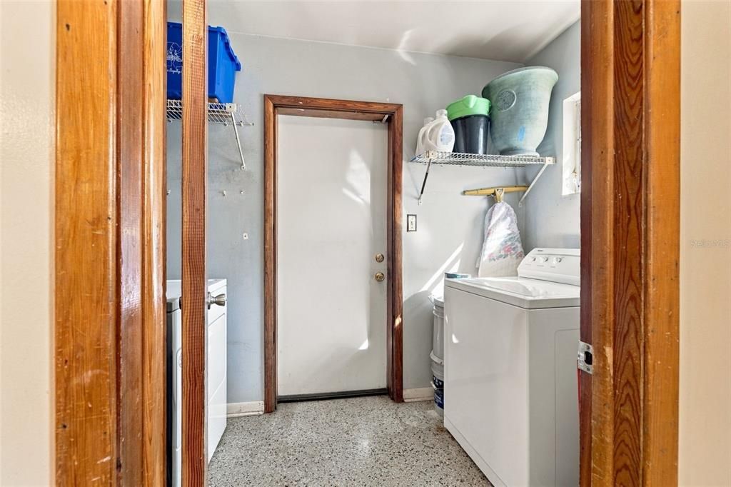 На продажу: $379,900 (3 спален, 1 ванн, 1082 Квадратных фут)