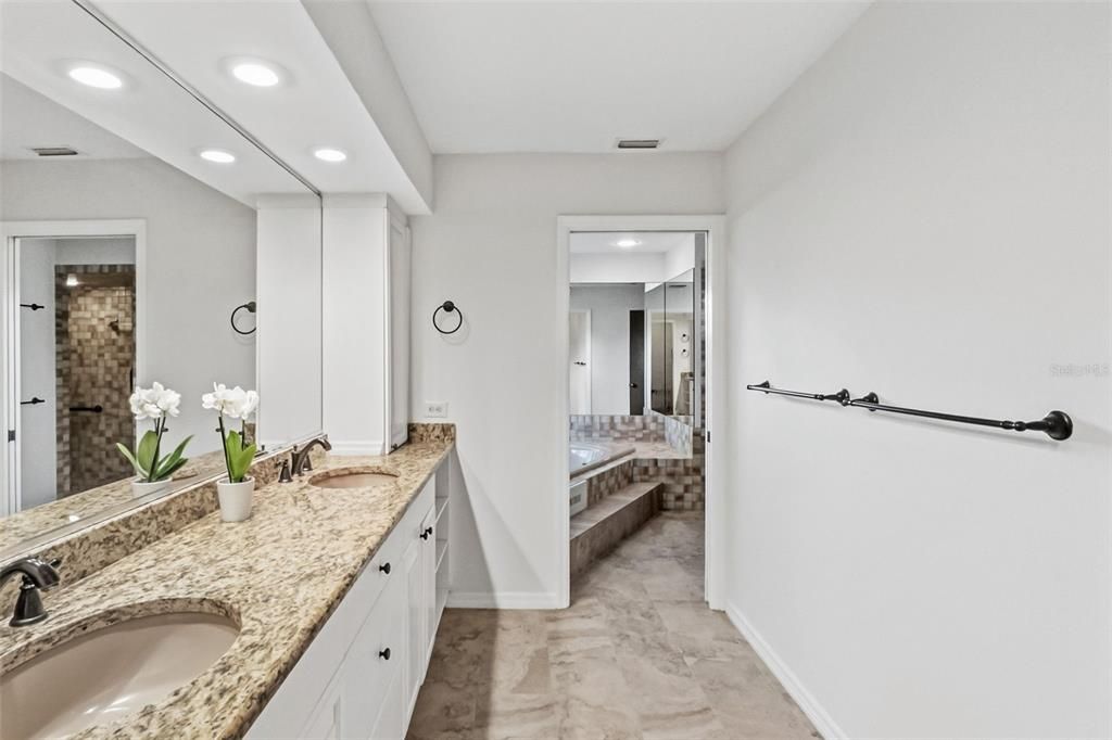 En Venta: $1,450,000 (4 camas, 2 baños, 3765 Pies cuadrados)