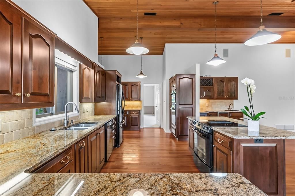 En Venta: $1,450,000 (4 camas, 2 baños, 3765 Pies cuadrados)