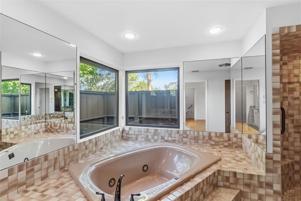 En Venta: $1,450,000 (4 camas, 2 baños, 3765 Pies cuadrados)