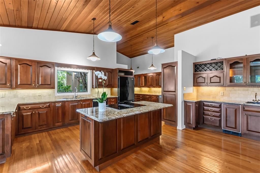 En Venta: $1,450,000 (4 camas, 2 baños, 3765 Pies cuadrados)