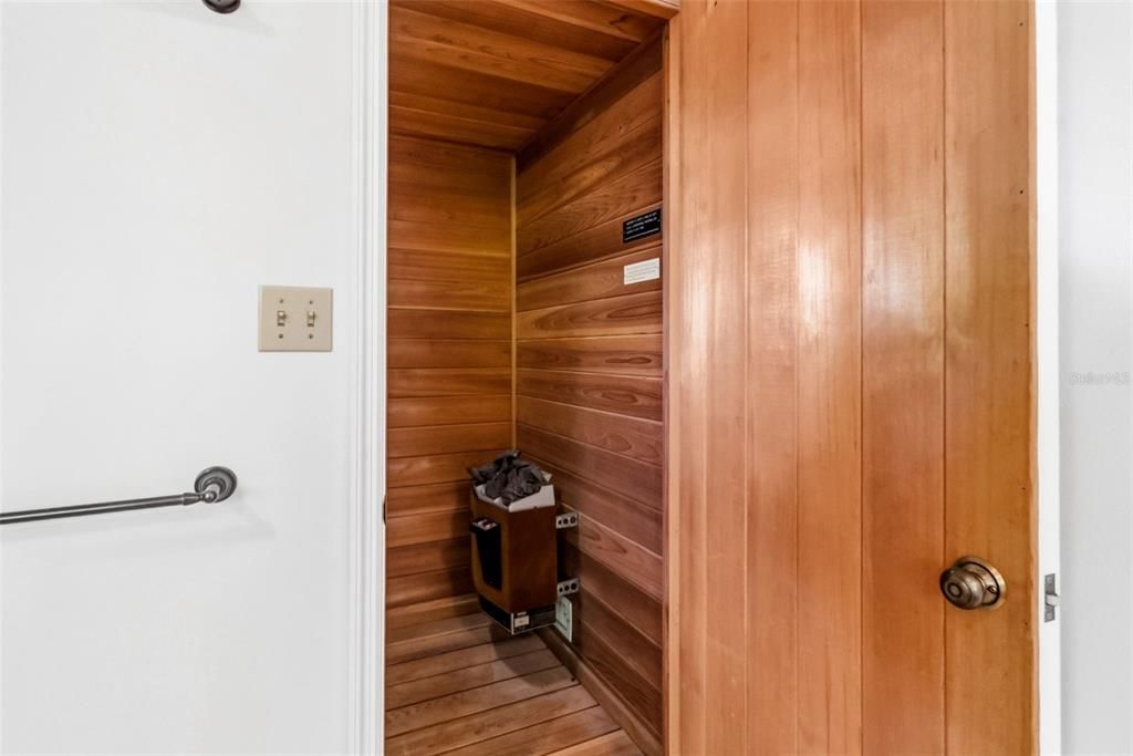 En Venta: $1,450,000 (4 camas, 2 baños, 3765 Pies cuadrados)