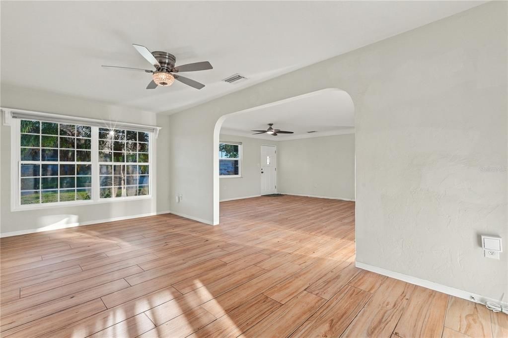 For Sale: $515,000 (2 beds, 2 baths, 1347 Square Feet)