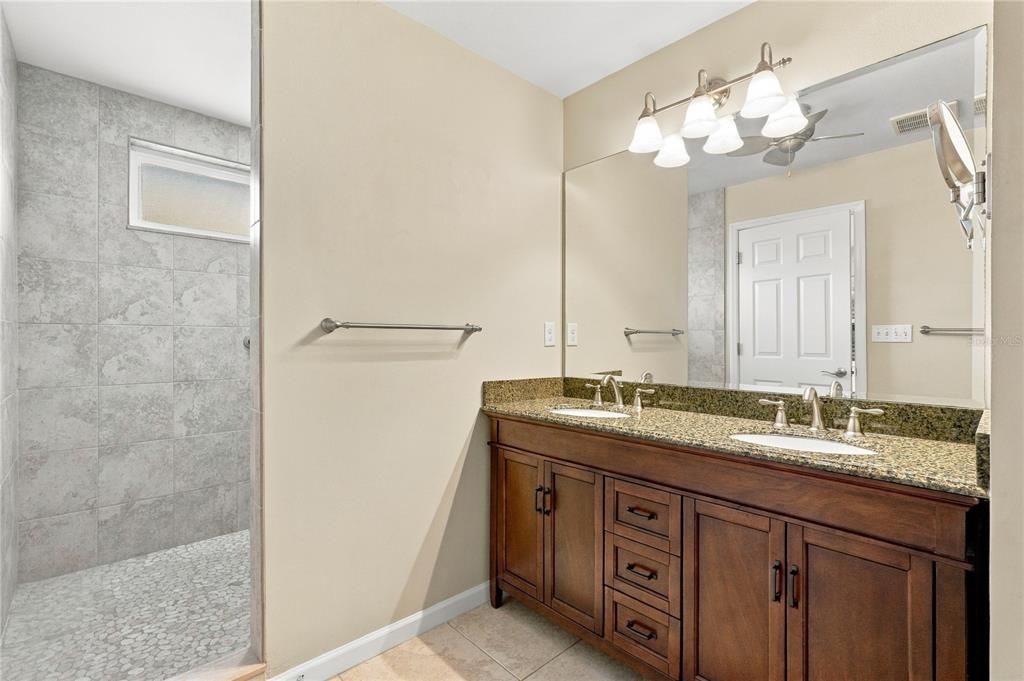 For Sale: $515,000 (2 beds, 2 baths, 1347 Square Feet)