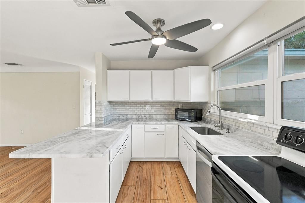 For Sale: $515,000 (2 beds, 2 baths, 1347 Square Feet)