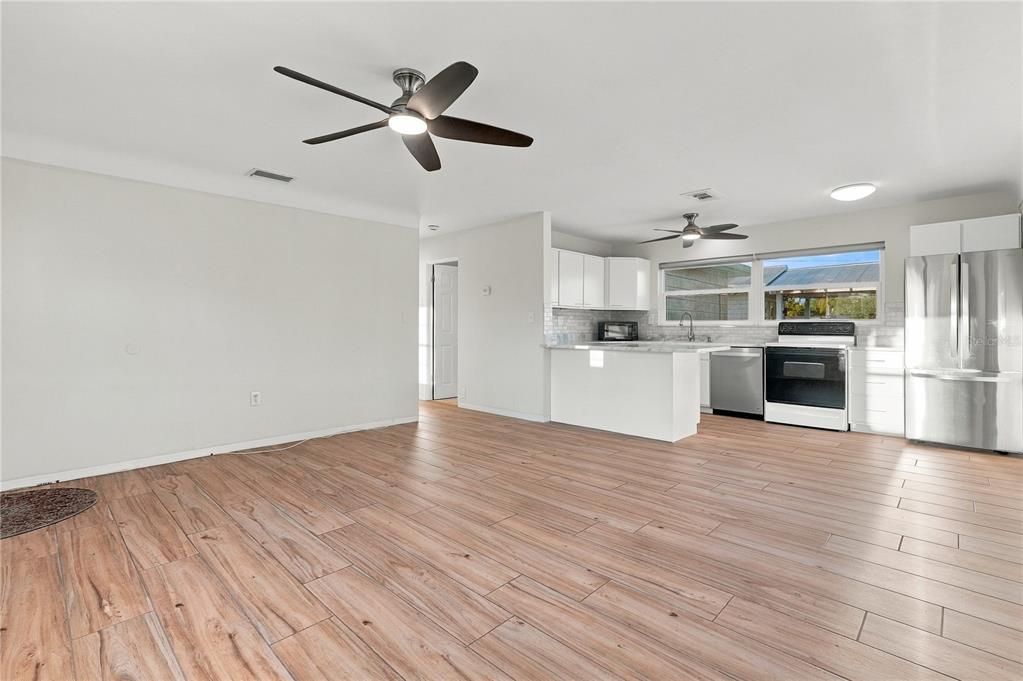 For Sale: $515,000 (2 beds, 2 baths, 1347 Square Feet)