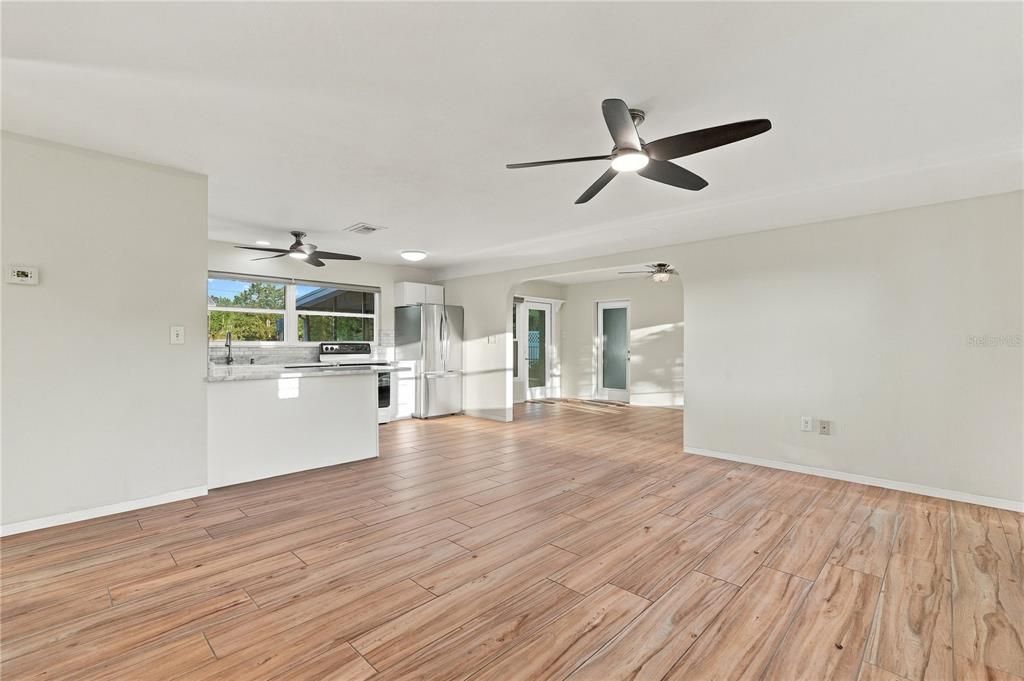 For Sale: $515,000 (2 beds, 2 baths, 1347 Square Feet)