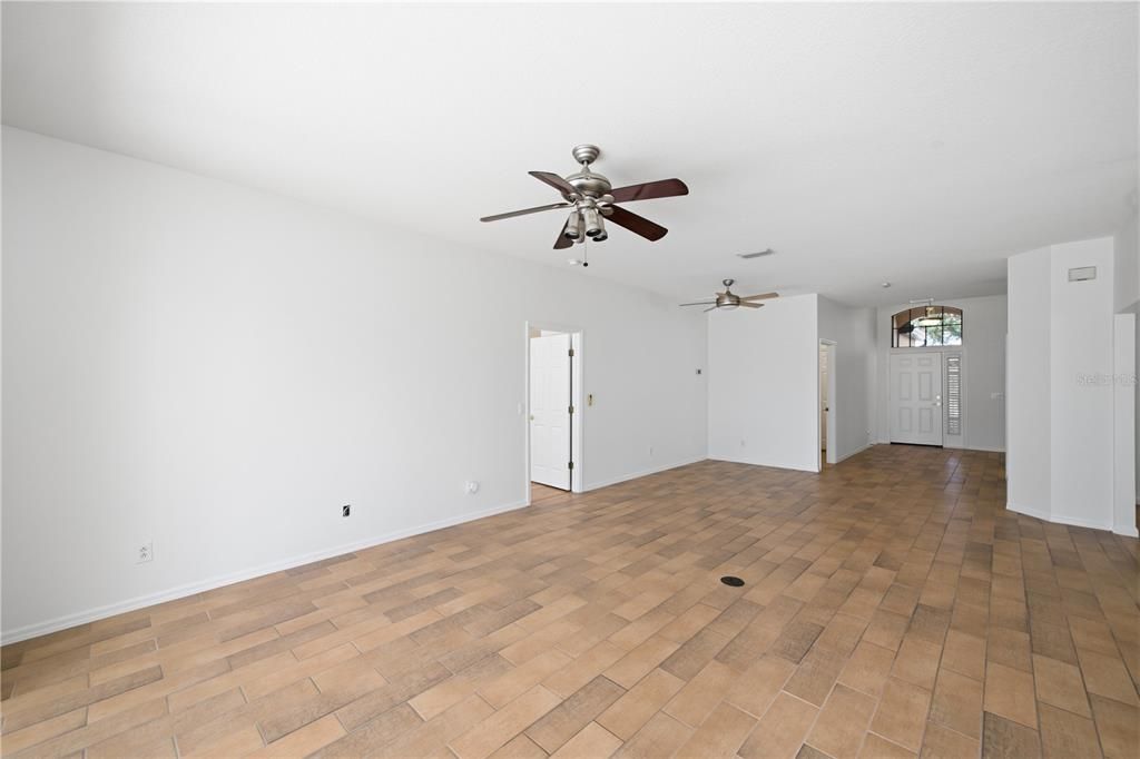 En Venta: $425,000 (2 camas, 2 baños, 1841 Pies cuadrados)