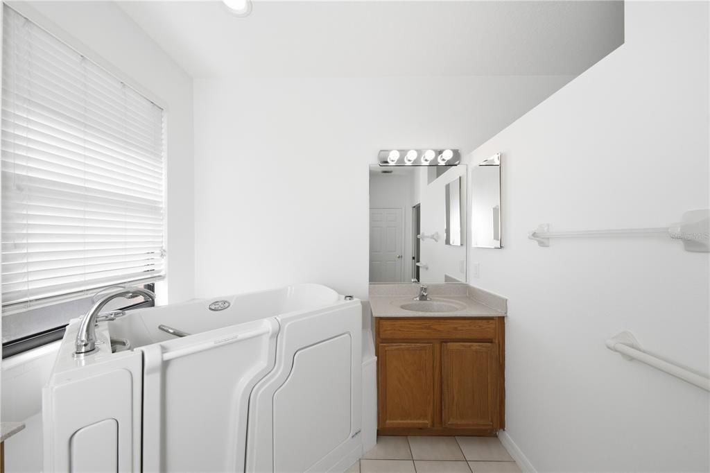 En Venta: $425,000 (2 camas, 2 baños, 1841 Pies cuadrados)