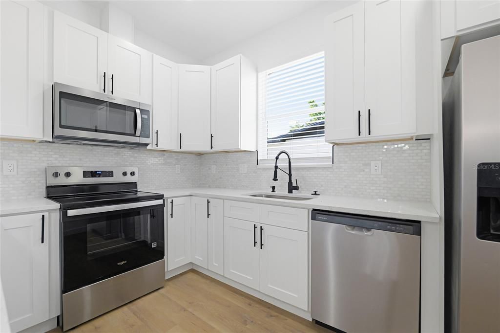 For Rent: $2,000 (3 beds, 2 baths, 1395 Square Feet)