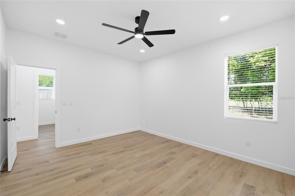 For Rent: $2,000 (3 beds, 2 baths, 1395 Square Feet)