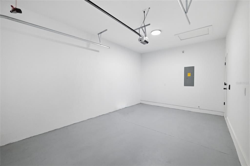 For Rent: $2,000 (3 beds, 2 baths, 1395 Square Feet)