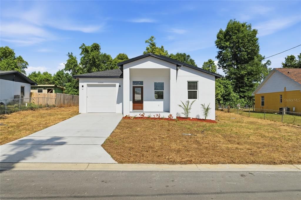 For Rent: $2,000 (3 beds, 2 baths, 1395 Square Feet)