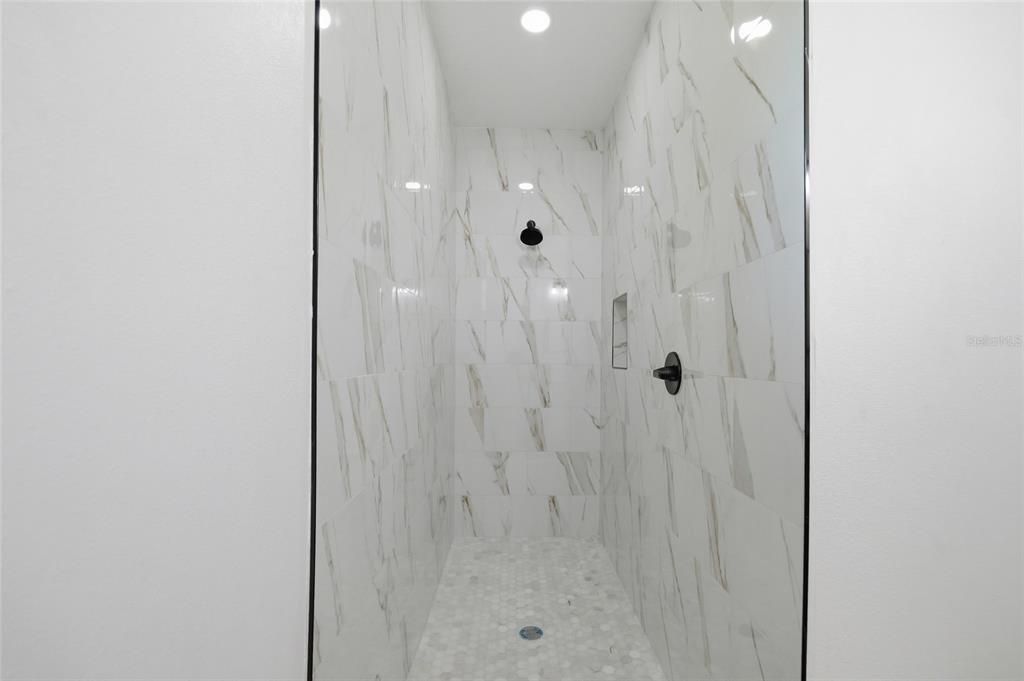 For Rent: $2,000 (3 beds, 2 baths, 1395 Square Feet)