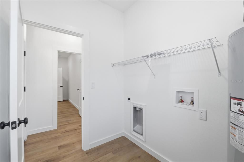 For Rent: $2,000 (3 beds, 2 baths, 1395 Square Feet)