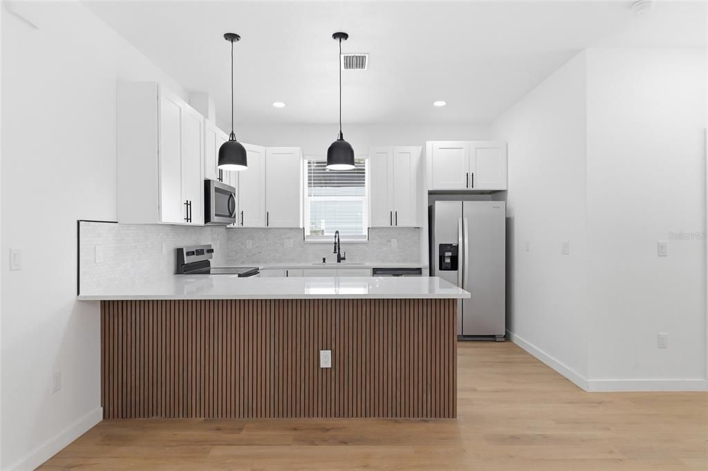 For Rent: $2,000 (3 beds, 2 baths, 1395 Square Feet)