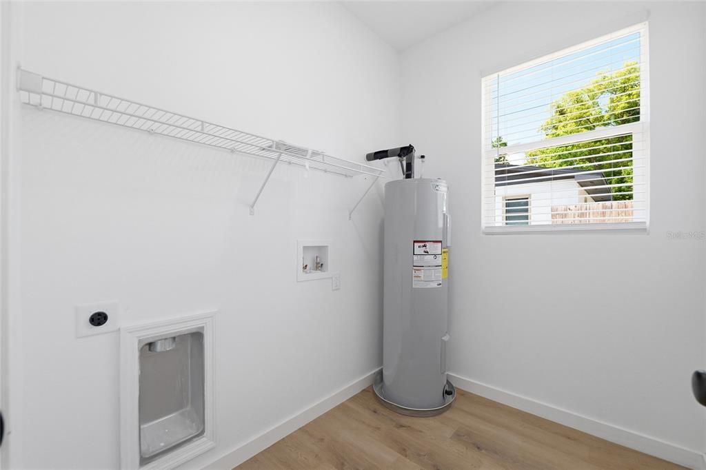 For Rent: $2,000 (3 beds, 2 baths, 1395 Square Feet)