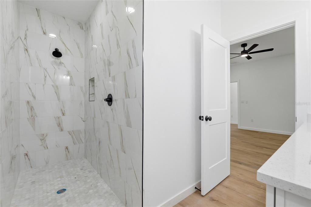 For Rent: $2,000 (3 beds, 2 baths, 1395 Square Feet)