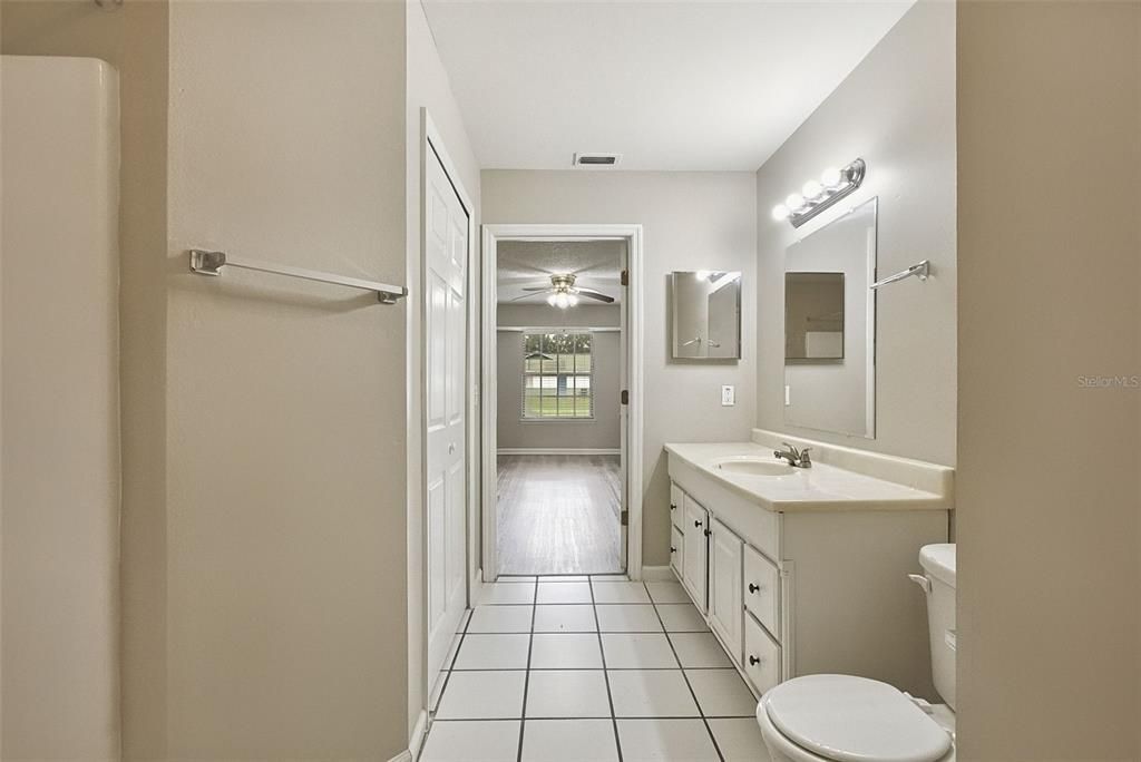 En Venta: $295,000 (3 camas, 2 baños, 1561 Pies cuadrados)