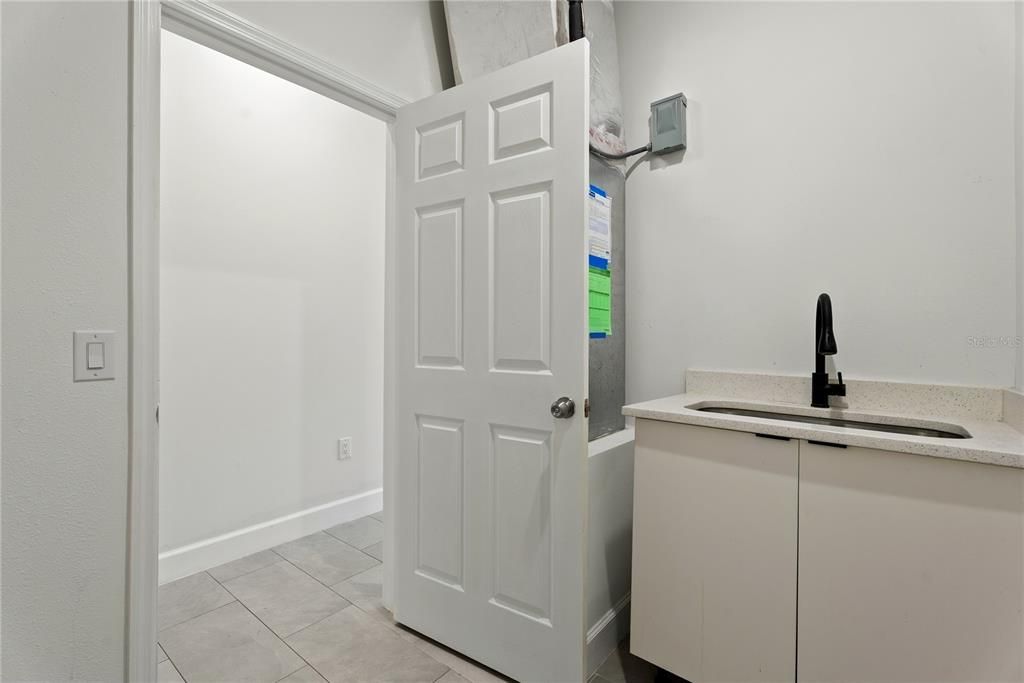 For Sale: $319,000 (3 beds, 2 baths, 1561 Square Feet)