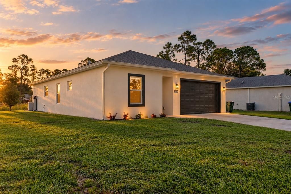 For Sale: $319,000 (3 beds, 2 baths, 1561 Square Feet)