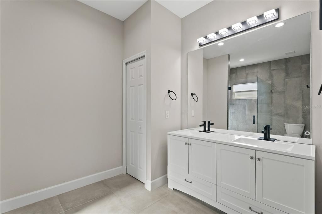 For Sale: $319,000 (3 beds, 2 baths, 1561 Square Feet)
