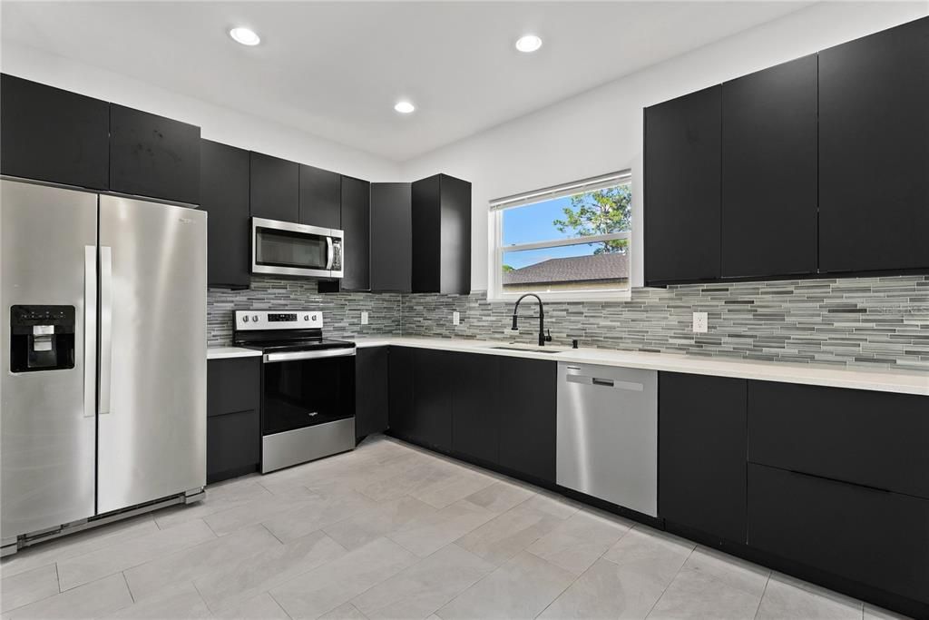 For Sale: $319,000 (3 beds, 2 baths, 1561 Square Feet)