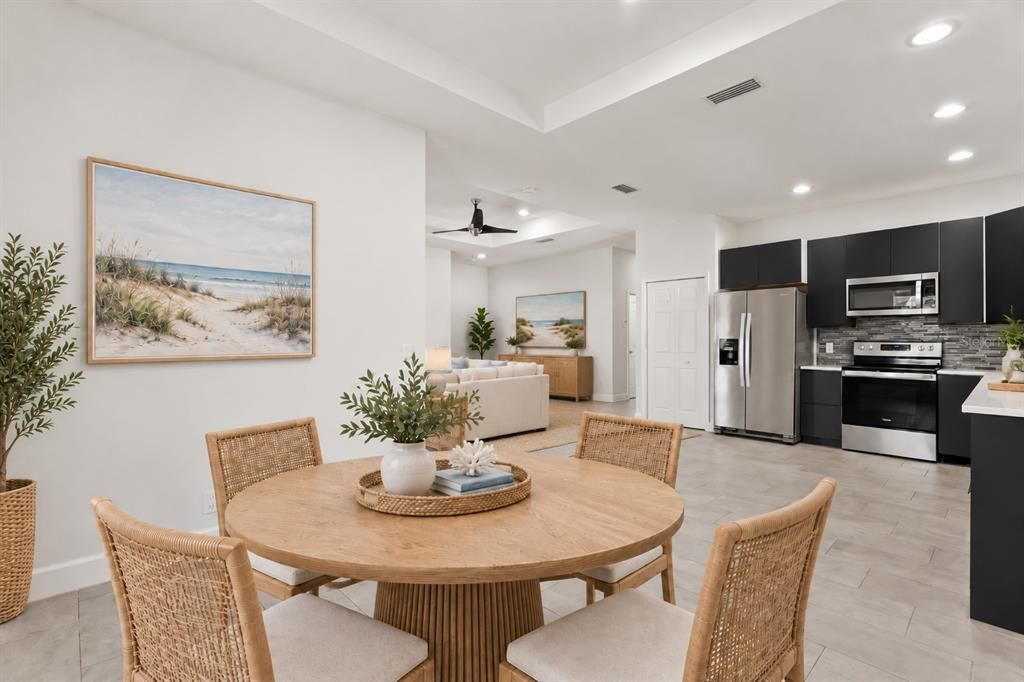 For Sale: $319,000 (3 beds, 2 baths, 1561 Square Feet)